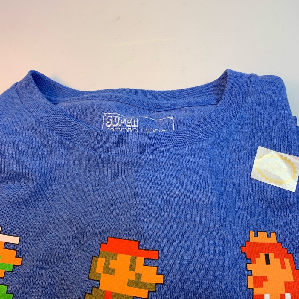 Official Nintendo super Mario Brothers shirt M NWT